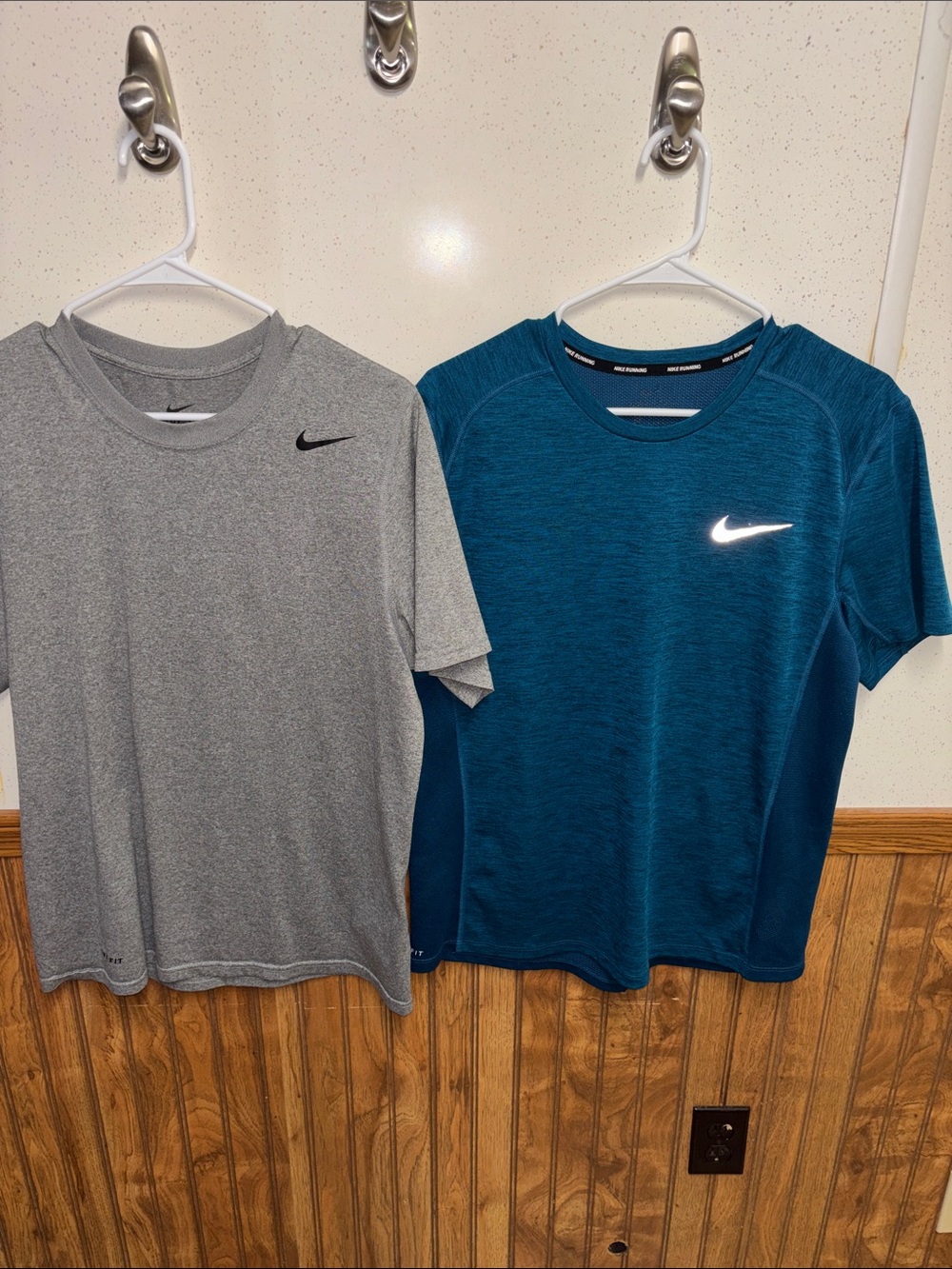 Nike Men’s Short Sleeve Dri-FIT Tees - Gray & Teal (size Small)